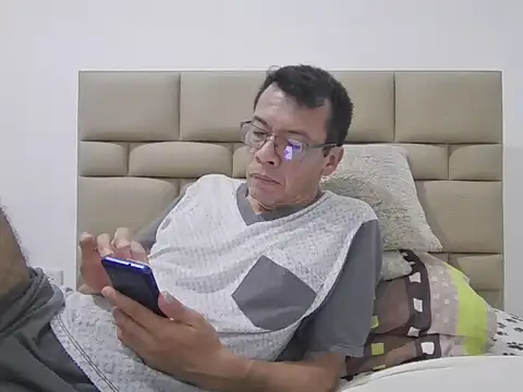 skinnylatino51 online show from 7, 4, 2026