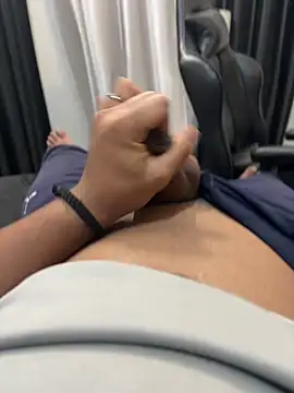 Kartikkartik8595 online show from 15, 4, 2026