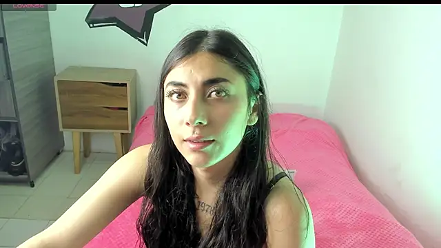 Snapshot of Alanaloiiss_ chatting on 24, 6, 2026 Alanaloiiss online show from 24, 6, 2026