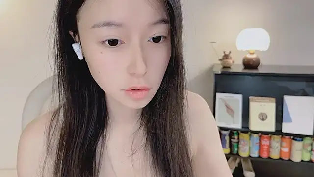 Snapshot of Onechestnut chatting on 17, 4, 2026 Onechestnut online show from 17, 4, 2026