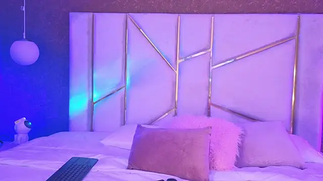 Miiss Bubble online show from 17, 9, 2025