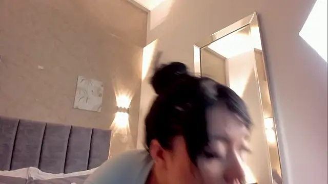 Lunaa bellaa online show from 12, 1, 2026