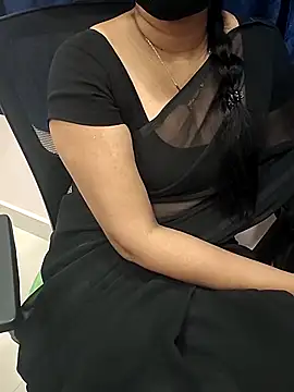 Snapshot of Anuforyou19 chatting on 4, 10, 2025 Anuforyou19 online show from 4, 10, 2025