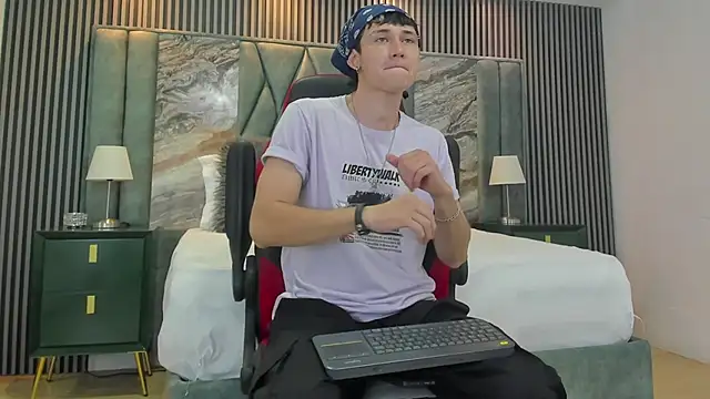 Snapshot of Michael_blue chatting on 13, 9, 2025 Michael blue online show from 13, 9, 2025