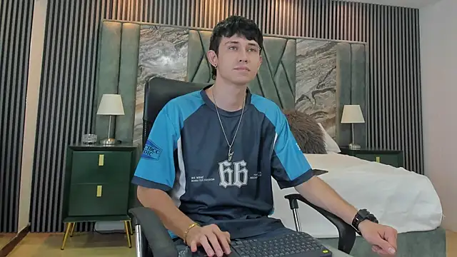 Snapshot of Michael_blue chatting on 23, 9, 2025 Michael blue online show from 23, 9, 2025