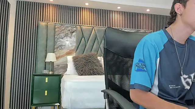 Snapshot of Michael_blue chatting on 1, 10, 2025 Michael blue online show from 1, 10, 2025