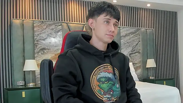 Snapshot of Michael_blue chatting on 12, 10, 2025 Michael blue online show from 12, 10, 2025