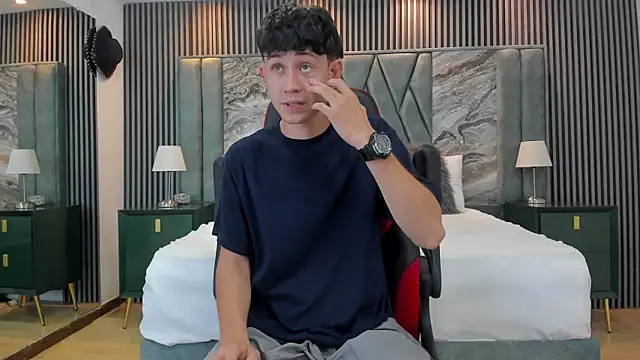 Snapshot of Michael_blue chatting on 15, 10, 2025 Michael blue online show from 15, 10, 2025