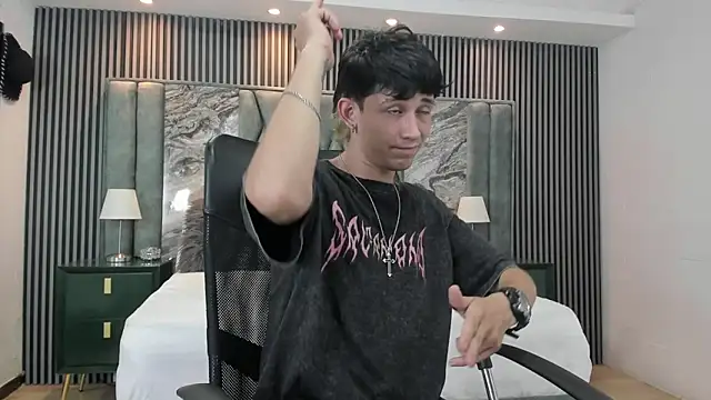 Snapshot of Michael_blue chatting on 30, 10, 2025 Michael blue online show from 30, 10, 2025