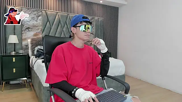 Snapshot of Michael_blue chatting on 31, 10, 2025 Michael blue online show from 31, 10, 2025