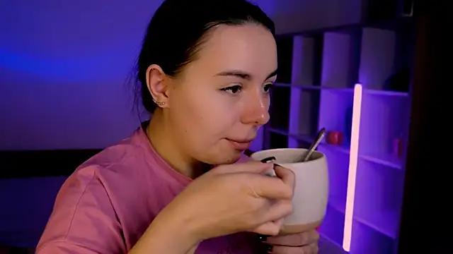 Snapshot of Di_na_Bell chatting on 21, 10, 2025 Di na Bell online show from 21, 10, 2025