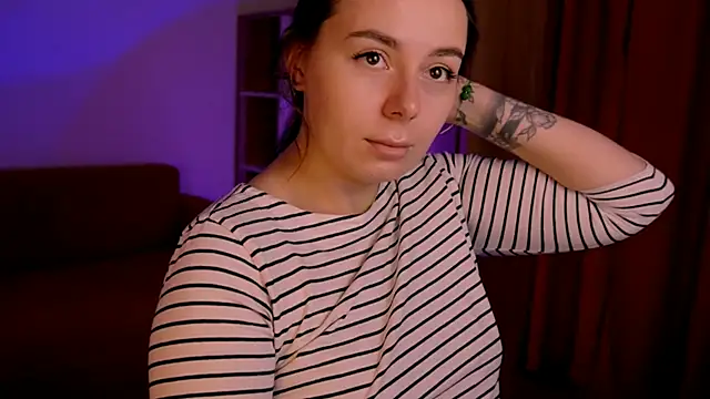 Snapshot of Di_na_Bell chatting on 22, 10, 2025 Di na Bell online show from 22, 10, 2025