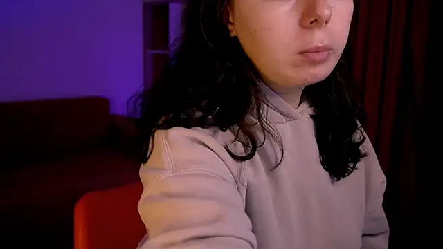 Snapshot of Di_na_Bell chatting on 5, 11, 2025 Di na Bell online show from 5, 11, 2025