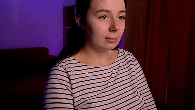 Snapshot of Di_na_Bell chatting on 6, 11, 2025 Di na Bell online show from 6, 11, 2025