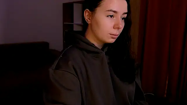 Snapshot of Di_na_Bell chatting on 12, 11, 2025 Di na Bell online show from 12, 11, 2025