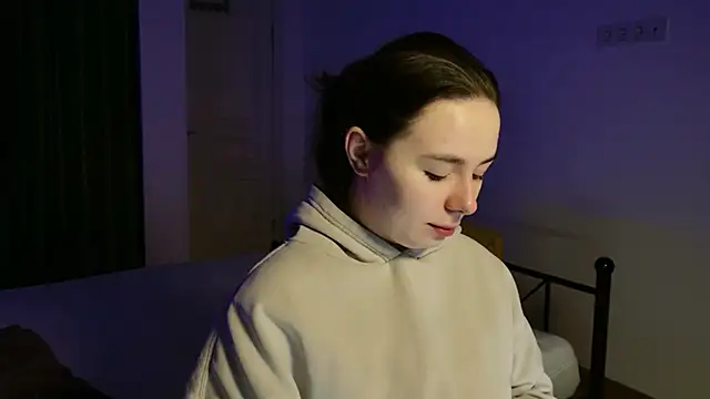 Snapshot of Di_na_Bell chatting on 1, 12, 2025 Di na Bell online show from 1, 12, 2025