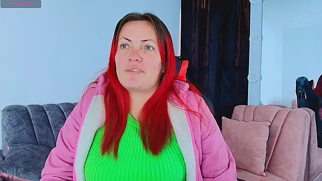 Snapshot of carolinhe_ chatting on 3, 10, 2025 carolinhe online show from 3, 10, 2025