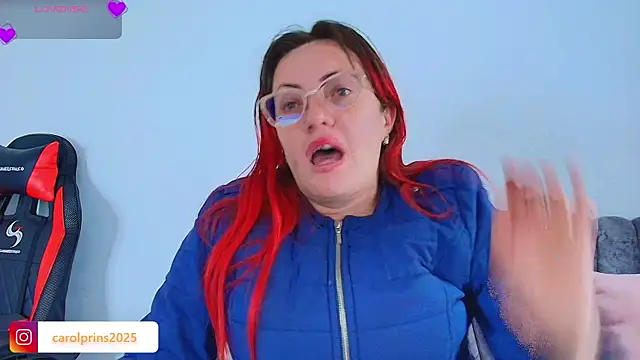 Snapshot of carolinhe_ chatting on 15, 10, 2025 carolinhe online show from 15, 10, 2025