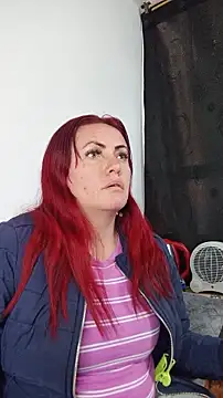 Snapshot of carolinhe_ chatting on 15, 11, 2025 carolinhe online show from 15, 11, 2025