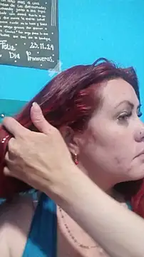 Snapshot of carolinhe_ chatting on 28, 11, 2025 carolinhe online show from 28, 11, 2025