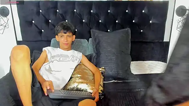 Sebas cat online show from 3, 10, 2025