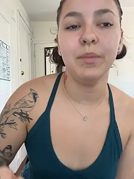 Snapshot of babykalirose chatting on 17, 4, 2026 babykalirose online show from 17, 4, 2026