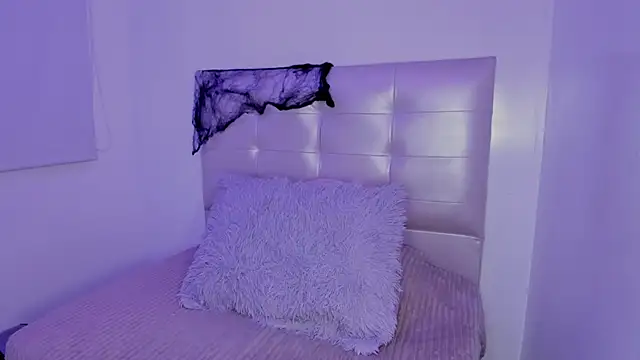 Anna Blade  online show from 27, 10, 2025