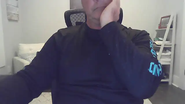 Snapshot of cyclone1212 chatting on 4, 5, 2026 cyclone1212 online show from 4, 5, 2026