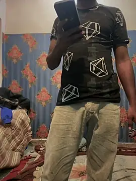 Snapshot of Munny6677 chatting on 28, 10, 2025 Munny6677 online show from 28, 10, 2025