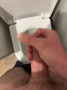 Snapshot of hugehairycock_98 chatting on 30, 11, 2025 hugehairycock 98 online show from 30, 11, 2025