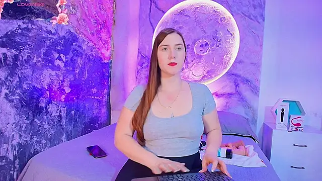 Snapshot of KrystalEvans chatting on 8, 9, 2025 KrystalEvans online show from 8, 9, 2025