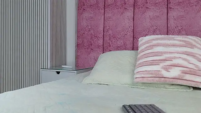 emmacurvy online show from 23, 2, 2026