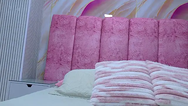 emmacurvy online show from 31, 3, 2026