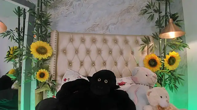 Snapshot of LittleeJaz chatting on 3, 3, 2026 LittleeJaz online show from 3, 3, 2026