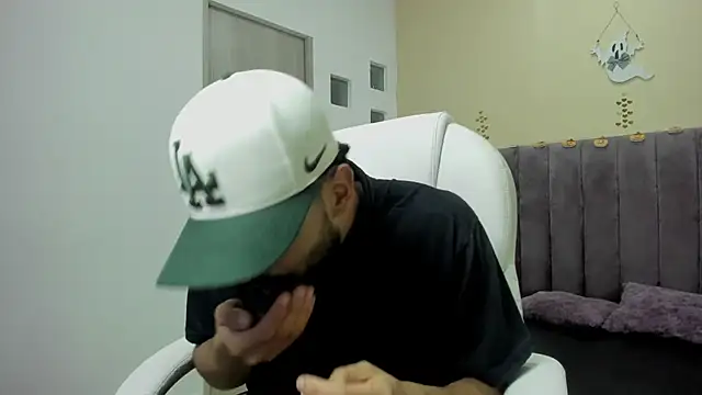 Snapshot of Ryan_Jackson_ chatting on 27, 10, 2025 Ryan Jackson  online show from 27, 10, 2025