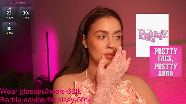 Snapshot of EmiliyaRoude chatting on 8, 11, 2025 EmiliyaRoude online show from 8, 11, 2025