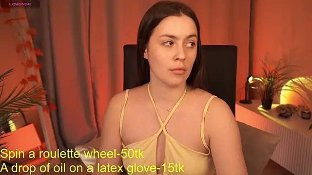 Snapshot of EmiliyaRoude chatting on 28, 11, 2025 EmiliyaRoude online show from 28, 11, 2025