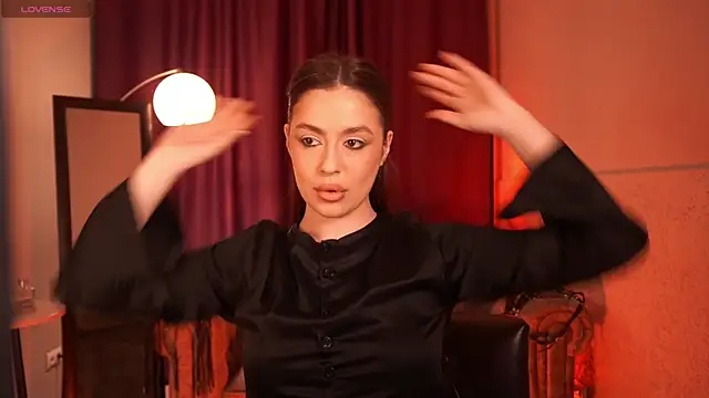 Snapshot of EmiliyaRoude chatting on 2, 12, 2025 EmiliyaRoude online show from 2, 12, 2025