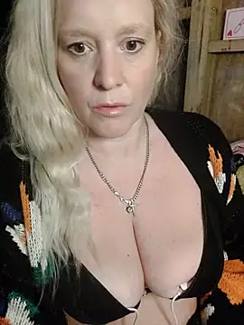 Snapshot of Bouncy-Bella28X chatting on 13, 9, 2025 Bouncy-Bella28X online show from 13, 9, 2025