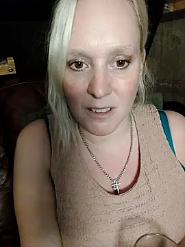 Snapshot of Bouncy-Bella28X chatting on 26, 9, 2025 Bouncy-Bella28X online show from 26, 9, 2025