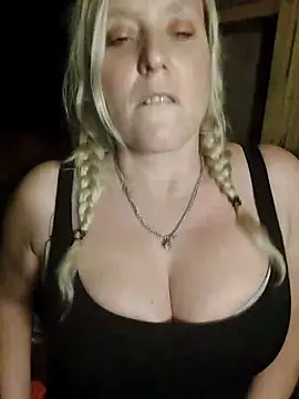 Snapshot of Bouncy-Bella28X chatting on 7, 10, 2025 Bouncy-Bella28X online show from 7, 10, 2025