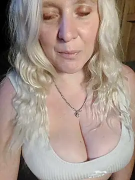 Snapshot of Bouncy-Bella28X chatting on 8, 10, 2025 Bouncy-Bella28X online show from 8, 10, 2025