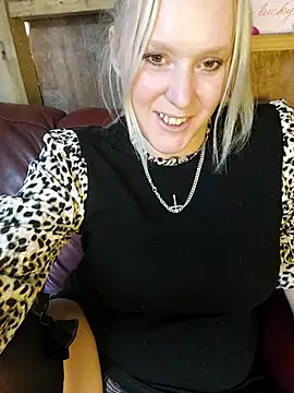 Snapshot of Bouncy-Bella28X chatting on 3, 11, 2025 Bouncy-Bella28X online show from 3, 11, 2025