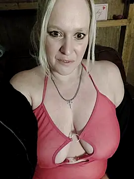 Snapshot of Bouncy-Bella28X chatting on 7, 11, 2025 Bouncy-Bella28X online show from 7, 11, 2025