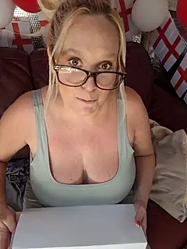 Snapshot of Bouncy-Bella28X chatting on 24, 6, 2026 Bouncy-Bella28X online show from 24, 6, 2026