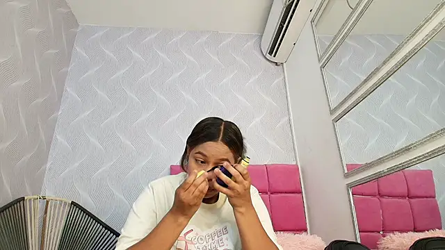 Snapshot of keyla_mejia chatting on 3, 6, 2026 keyla mejia online show from 3, 6, 2026