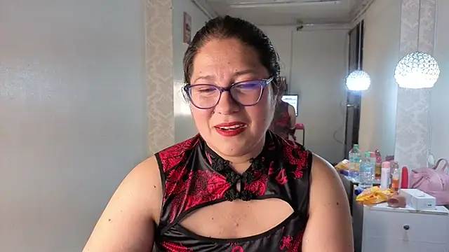 Snapshot of scarlett_widow_ chatting on 17, 4, 2026 scarlett widow online show from 17, 4, 2026