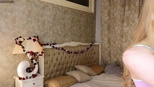 Emma Frosty online show from 8, 11, 2025