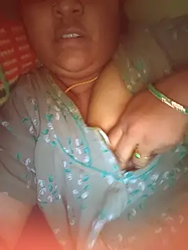 Snapshot of Villageanuty chatting on 4, 11, 2025 Villageanuty online show from 4, 11, 2025