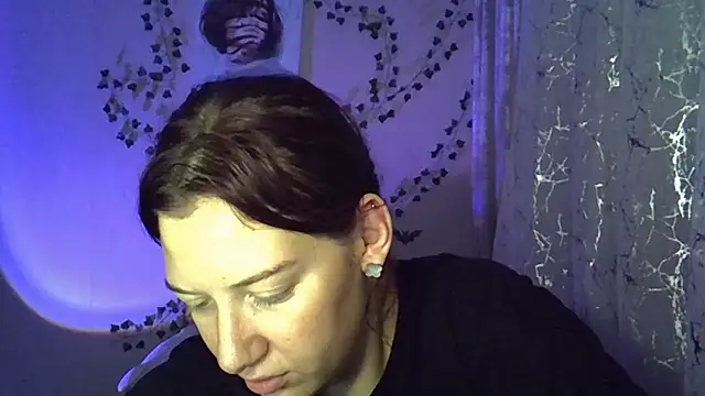 Lily Ember online show from 2, 11, 2025